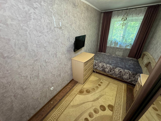 Продам трехкомнатную (3-комн.) квартиру, Ленина пр-кт, 56, Комсомольск-на-Амуре г