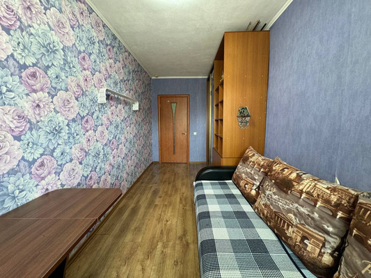 Продам трехкомнатную (3-комн.) квартиру, Ленина пр-кт, 56, Комсомольск-на-Амуре г