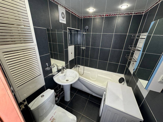 Продам трехкомнатную (3-комн.) квартиру, Ленина пр-кт, 56, Комсомольск-на-Амуре г