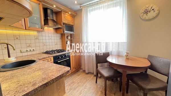 Продам двухкомнатную (2-комн.) квартиру, Гагарина ул, 16, Выборг г