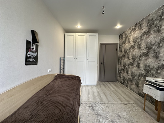 Продам двухкомнатную (2-комн.) квартиру, Азата Аббасова ул, 3, Казань г