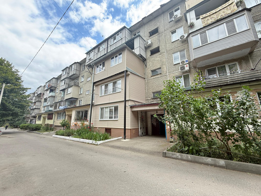Продам многокомнатную квартиру, Ашурова ул, 4, Нальчик г