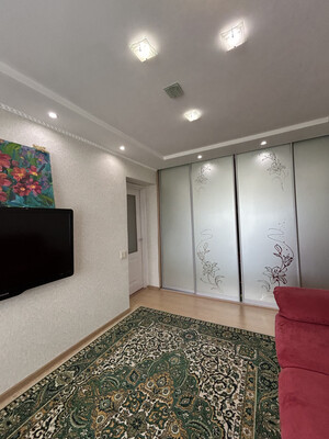 Продам трехкомнатную (3-комн.) квартиру, Рабочая ул, 9, Киров г