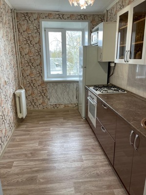 Продам трехкомнатную (3-комн.) квартиру, Рабочая ул, 9, Киров г