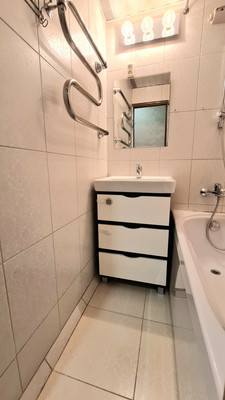 Продам двухкомнатную (2-комн.) квартиру, Энтузиастов ш, 100к4, Москва г