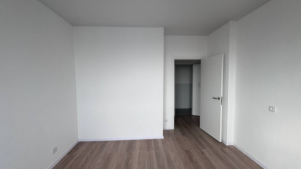 Продам трехкомнатную (3-комн.) квартиру, Новая ул, 14, Ям с