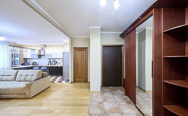 Продам трехкомнатную (3-комн.) квартиру, Гжатская ул, 22Ак3, Санкт-Петербург г