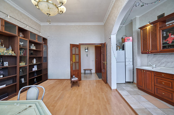 Продам трехкомнатную (3-комн.) квартиру, Земляной Вал ул, 18-22, Москва г