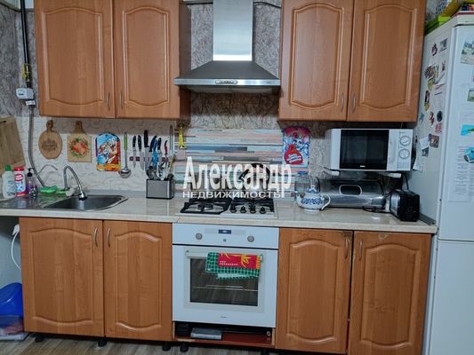 Продам долю в 16-комн. квартире, 23к1, Сельцо п