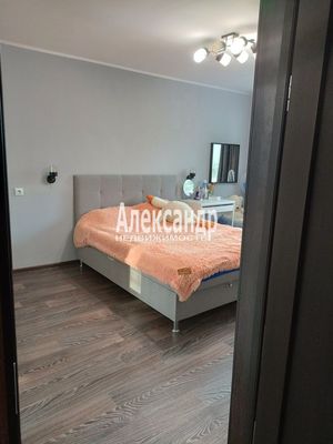 Продам долю в 16-комн. квартире, 23к1, Сельцо п