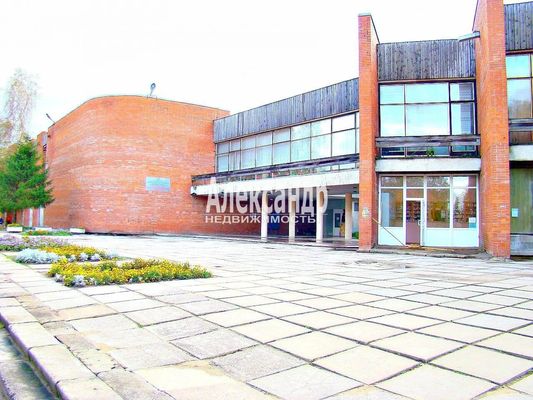 Продам долю в 16-комн. квартире, 23к1, Сельцо п