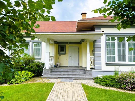 Продам коттедж в поселке Дубрава, Березовая ул, 4, Верхнее Дуброво пгт, 25 км от города