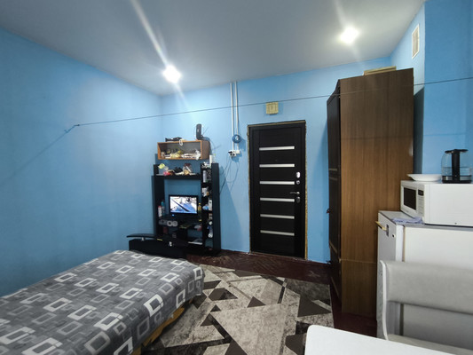 Продам комнату в 9-комн. квартире, Смолячкова ул, 14к4, Санкт-Петербург г