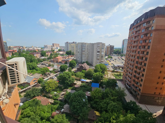 Продам трехкомнатную (3-комн.) квартиру, Комсомольская ул, 8, Краснодар г