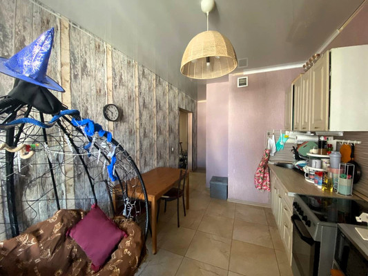 Продам двухкомнатную (2-комн.) квартиру, им. Селезнева ул, 4/10, Краснодар г