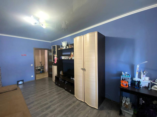 Продам двухкомнатную (2-комн.) квартиру, им. Селезнева ул, 4/10, Краснодар г