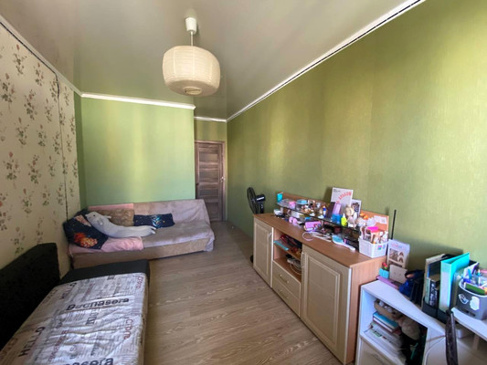 Продам двухкомнатную (2-комн.) квартиру, им. Селезнева ул, 4/10, Краснодар г