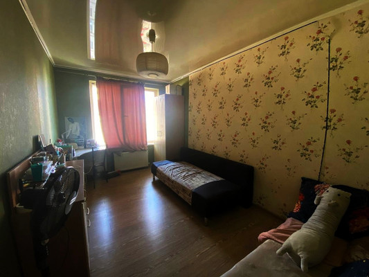 Продам двухкомнатную (2-комн.) квартиру, им. Селезнева ул, 4/10, Краснодар г