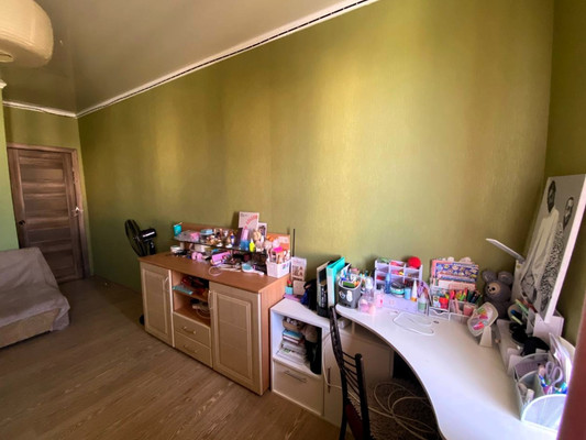 Продам двухкомнатную (2-комн.) квартиру, им. Селезнева ул, 4/10, Краснодар г
