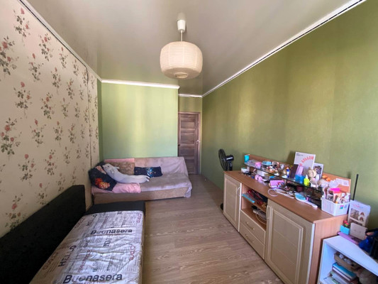 Продам двухкомнатную (2-комн.) квартиру, им. Селезнева ул, 4/10, Краснодар г