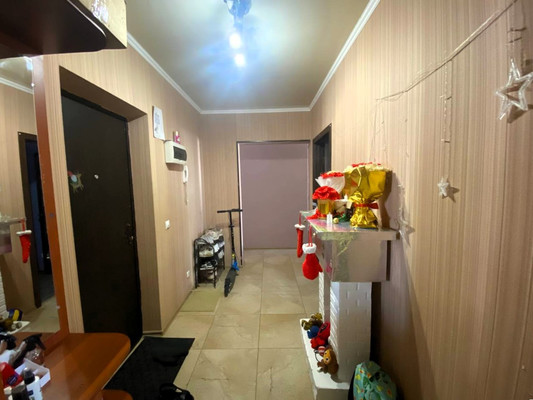Продам двухкомнатную (2-комн.) квартиру, им. Селезнева ул, 4/10, Краснодар г