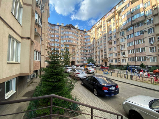 Продам двухкомнатную (2-комн.) квартиру, им. Селезнева ул, 4/10, Краснодар г