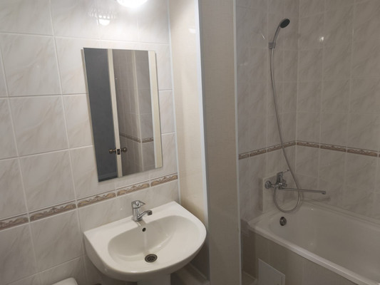 Продам двухкомнатную (2-комн.) квартиру, Стадионная ул, 19, Мирное с