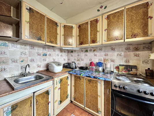 Продам трехкомнатную (3-комн.) квартиру, Уточкина ул, 5, Санкт-Петербург г