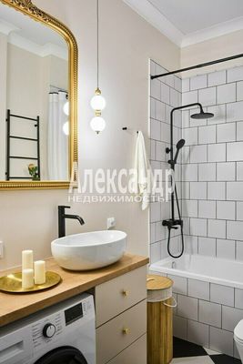 Продам долю в 6-комн. квартире, Лиговский пр-кт, 160, Санкт-Петербург г