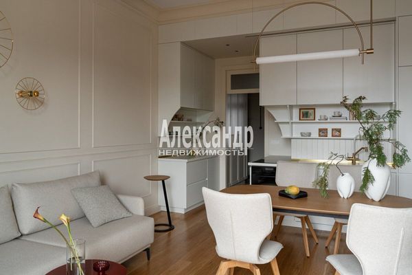 Продам долю в 6-комн. квартире, Лиговский пр-кт, 160, Санкт-Петербург г