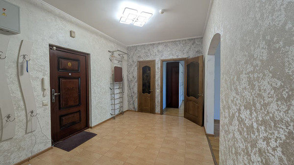 Продам двухкомнатную (2-комн.) квартиру, Байкальская ул, 202/9, Иркутск г