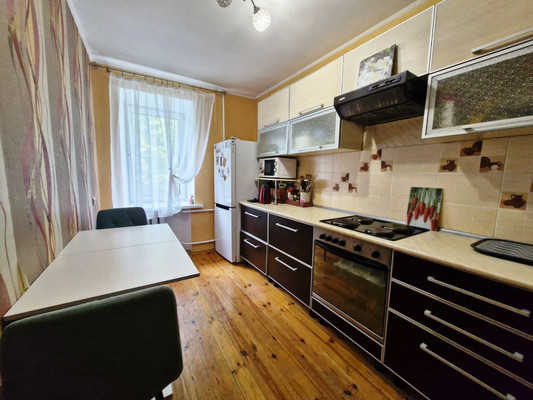Продам многокомнатную квартиру, Шаронова ул, 5Б, Ишим г