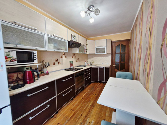 Продам многокомнатную квартиру, Шаронова ул, 5Б, Ишим г