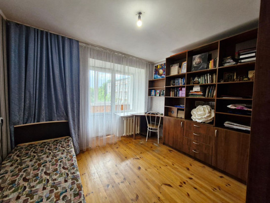 Продам многокомнатную квартиру, Шаронова ул, 5Б, Ишим г