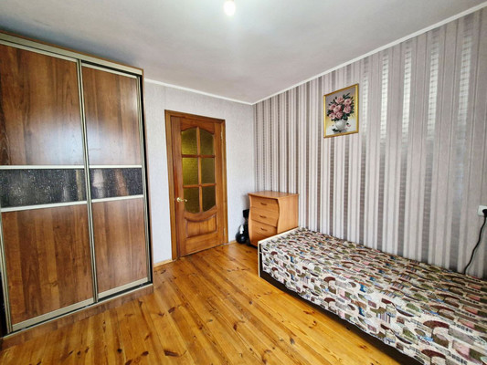 Продам многокомнатную квартиру, Шаронова ул, 5Б, Ишим г