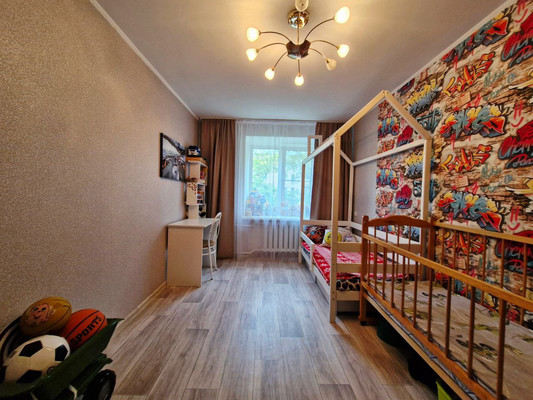 Продам многокомнатную квартиру, Шаронова ул, 5Б, Ишим г