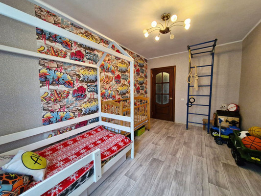 Продам многокомнатную квартиру, Шаронова ул, 5Б, Ишим г