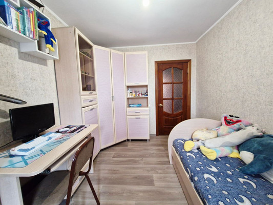 Продам многокомнатную квартиру, Шаронова ул, 5Б, Ишим г