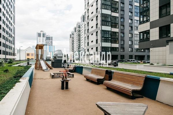 Продам трехкомнатную (3-комн.) квартиру, Парфёновская ул, 17, Санкт-Петербург г