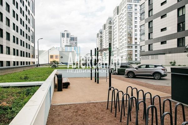 Продам трехкомнатную (3-комн.) квартиру, Парфёновская ул, 17, Санкт-Петербург г