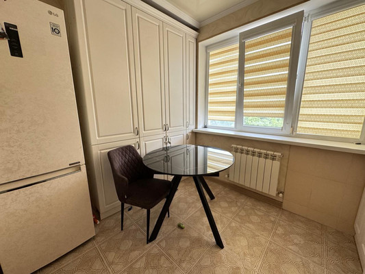 Продам трехкомнатную (3-комн.) квартиру, Калмыкова ул, 235а, Нальчик г