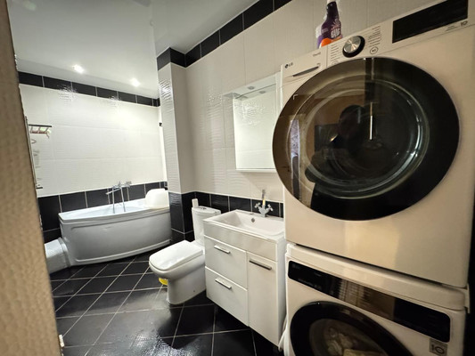 Продам трехкомнатную (3-комн.) квартиру, Калмыкова ул, 235а, Нальчик г