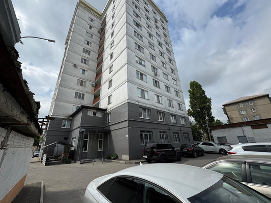 Продам трехкомнатную (3-комн.) квартиру, Калмыкова ул, 235а, Нальчик г