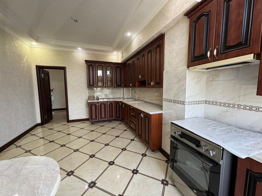 Продам трехкомнатную (3-комн.) квартиру, Тлостанова ул, 28, Нальчик г