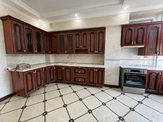 Продам трехкомнатную (3-комн.) квартиру, Тлостанова ул, 28, Нальчик г