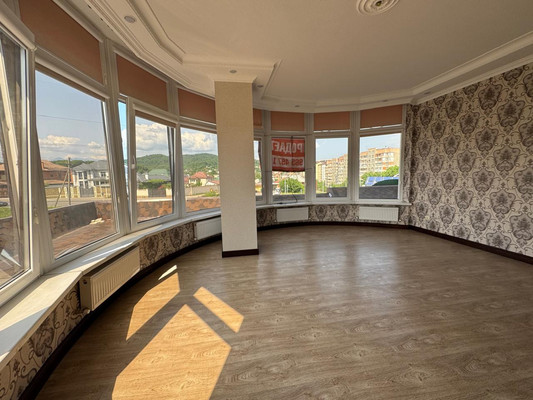 Продам трехкомнатную (3-комн.) квартиру, Тлостанова ул, 28, Нальчик г
