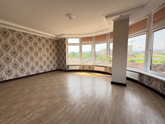 Продам трехкомнатную (3-комн.) квартиру, Тлостанова ул, 28, Нальчик г