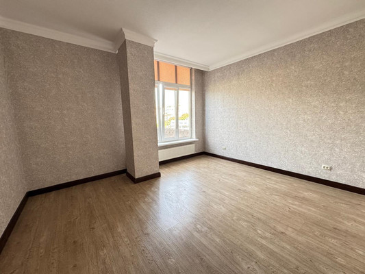 Продам трехкомнатную (3-комн.) квартиру, Тлостанова ул, 28, Нальчик г