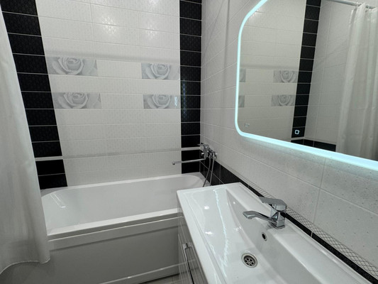 Продам трехкомнатную (3-комн.) квартиру, Тлостанова ул, 28, Нальчик г