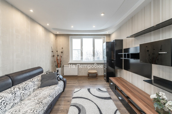 Продам трехкомнатную (3-комн.) квартиру, Белозерская ул, 9кА, Москва г